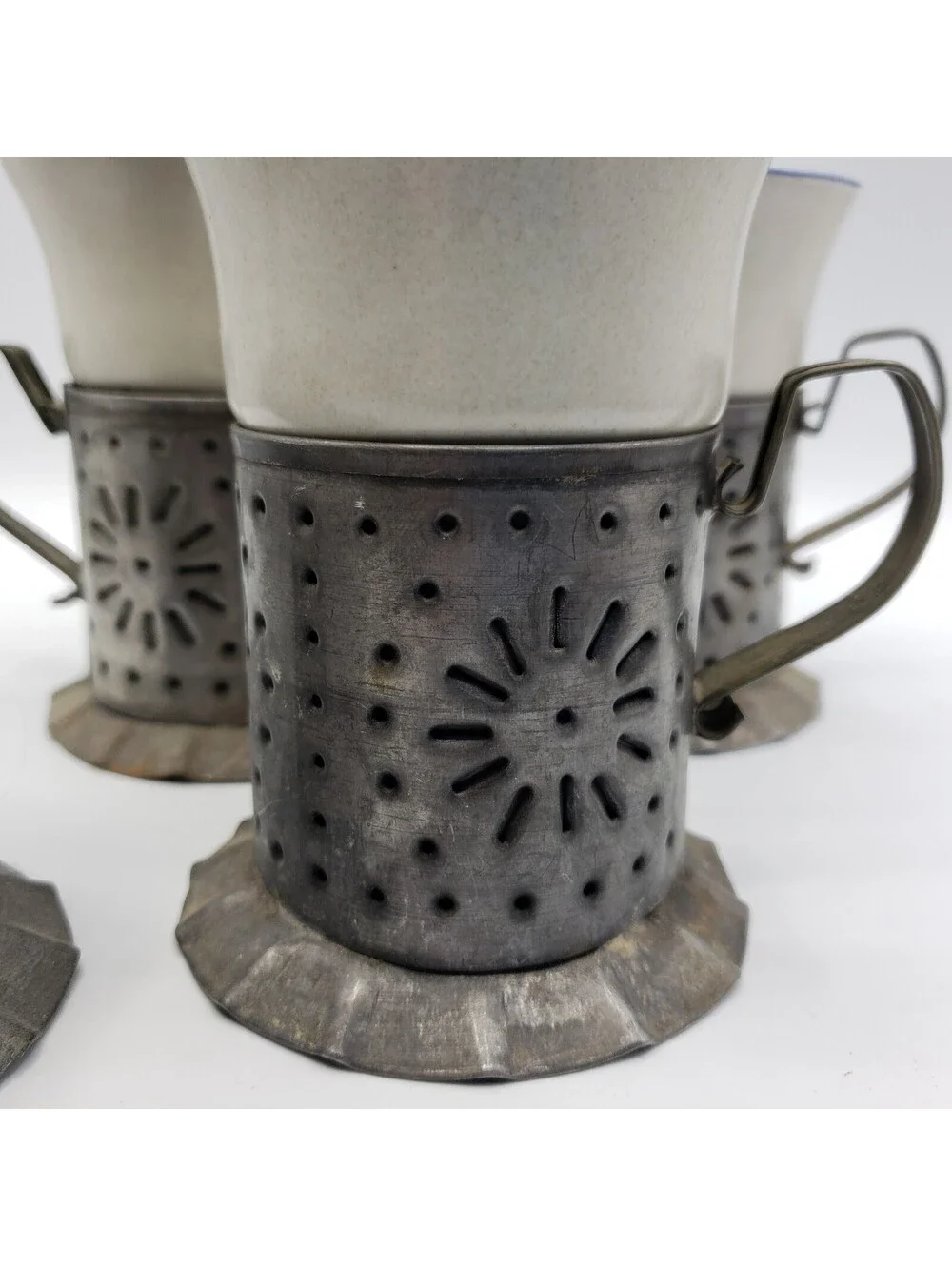 3 VTG Pfaltzgraff Yorktowne Tinsmith Stoneware Coffee Mug Cup Punched Tin Holder